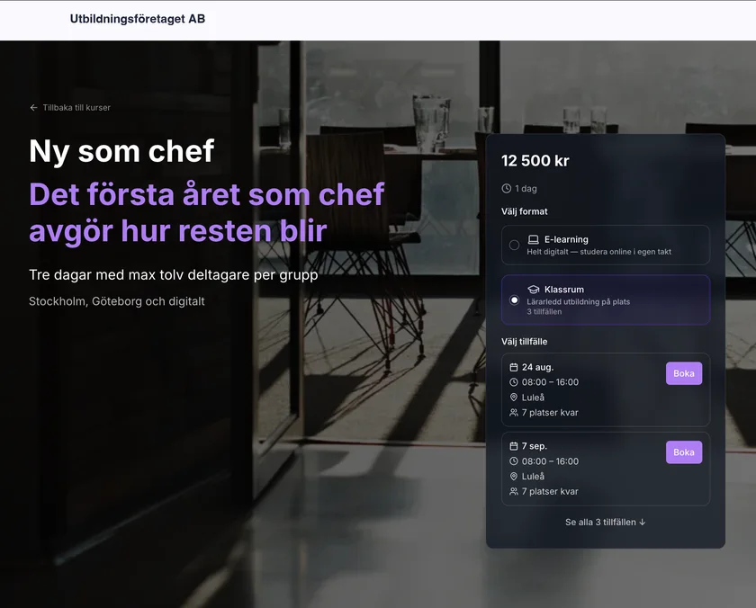 En hel kurssida hos ett utbildningsföretag: vitt sidhuvud med namnet Utbildningsföretaget AB, mörk hero med rubriken Ny som chef och en lila underrubrik, och till höger en bokningspanel med pris, formatval och bokningsbara kurstillfällen.